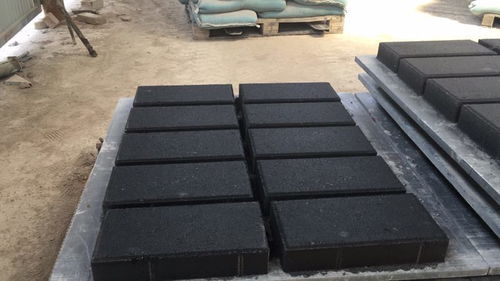 南陽氧化鐵黑顏料在水泥制品中的應用與市場前景